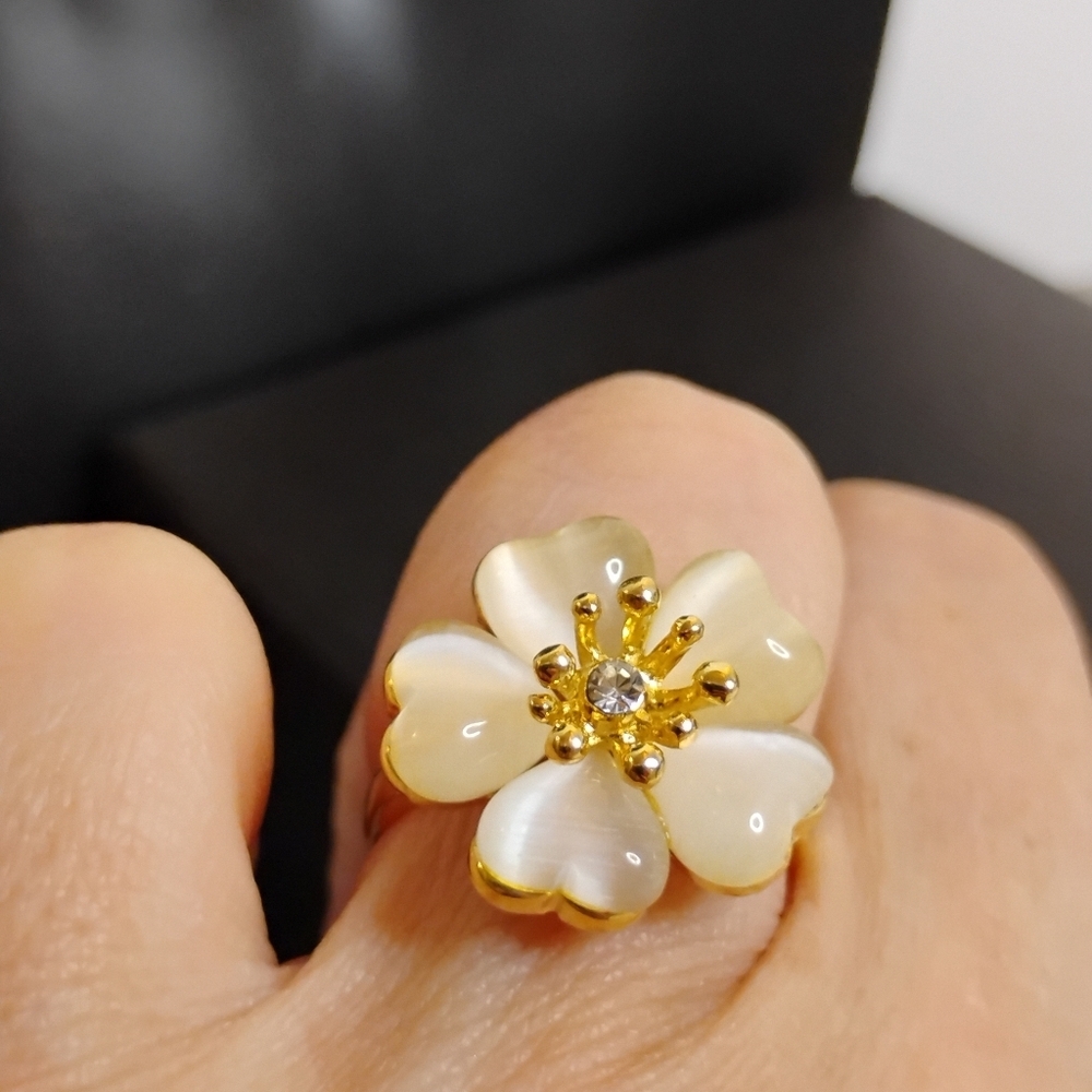Charming Sisters Signed 18K Gold Plated Flower Ring Size 8 NWT - Picture 6 of 8